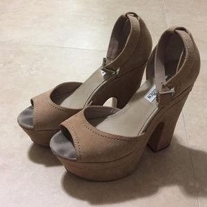 Steve Madden Tan Heels